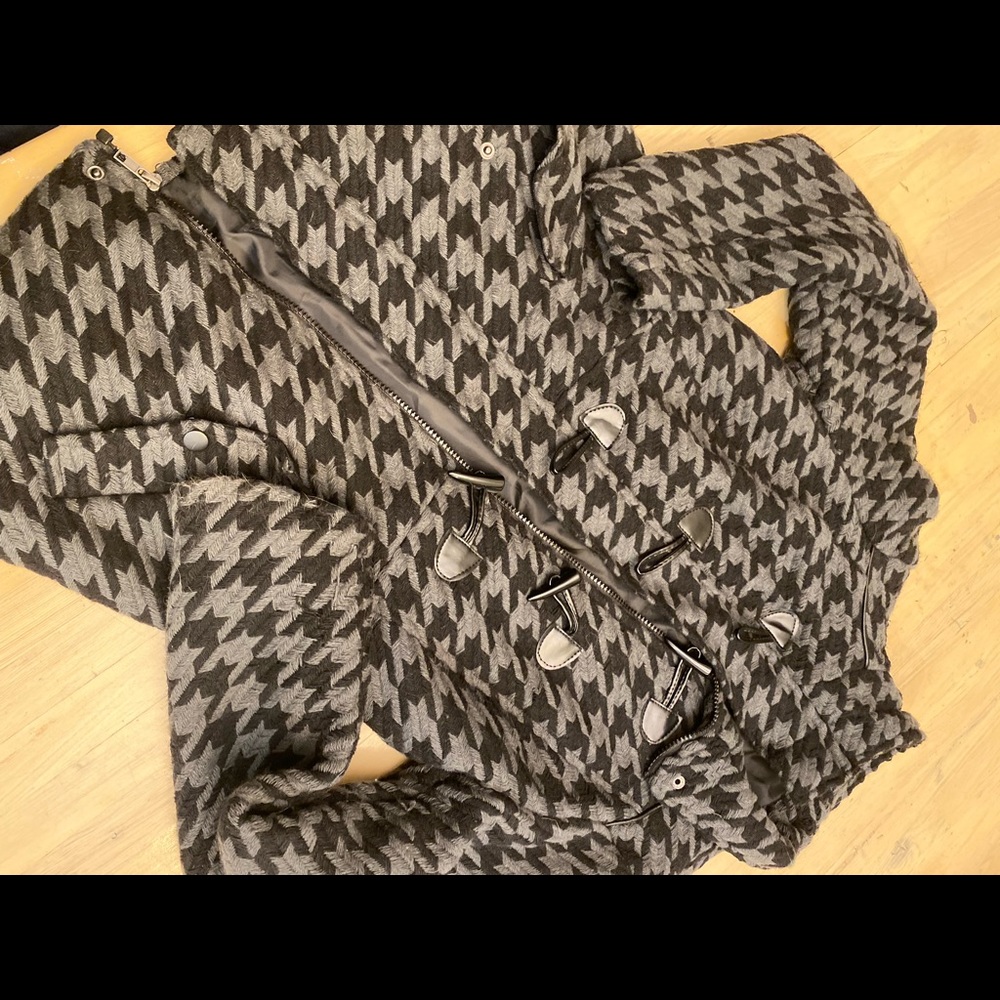 Super cute houndstooth jacket